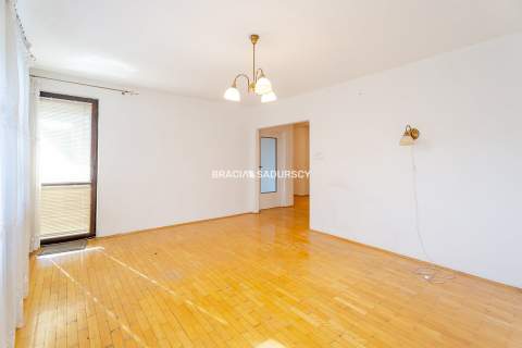 Mieszkanie do remontu 5 pok Balkon