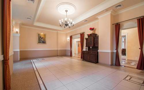 Dworek / dwa budynki z parkiem / hotel sale