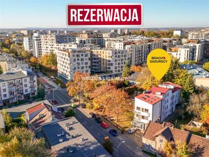 Lokal mieszkalno-usługowy w centrum.
