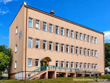 Budynek biurowy z parkingiem w centrum miasta