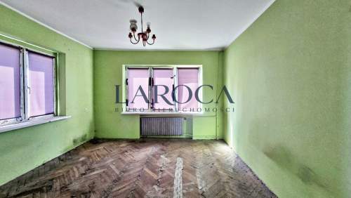 Wolnostojący z ogrodem piwnica garaż do remontu