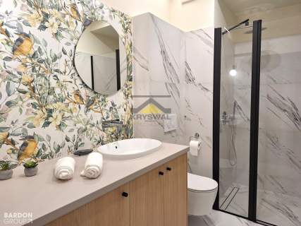 Apartament w centrum miasta z widokiem na park