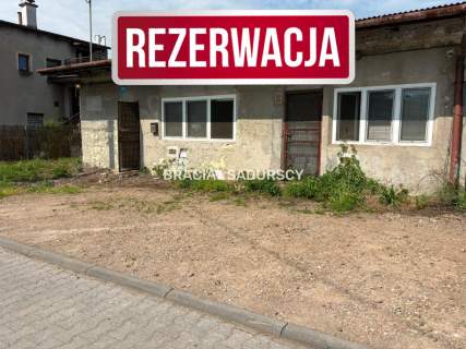 Działka budowlana 300m2 z budynkiem gaz,prąd,woda