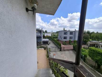 Pół domu z dużym tarasem, wysoki garaż, ogródek