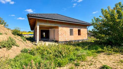 Dom wolnostojący, parterowy 183,63 m2 działka 979 m2 M