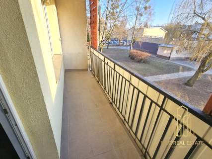 1 piętro do wejścia rodzinie 3 pokoje duży balkon 