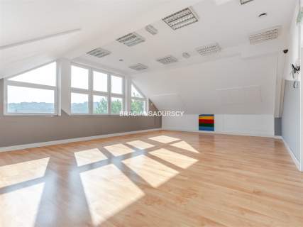 Budynek usługowy i hala 465 m - Kraków