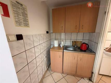 Lokal 71,5 m2, parking i klimatyzacja, parter