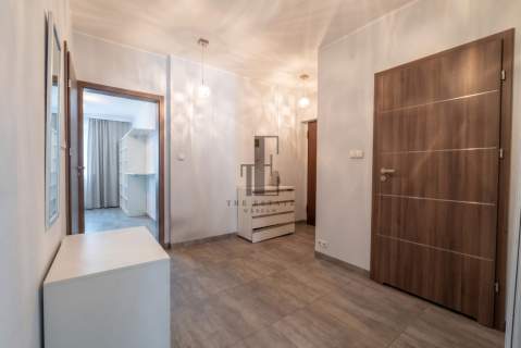 Nowoczesny apartament z garderobą w sercu Warszawy
