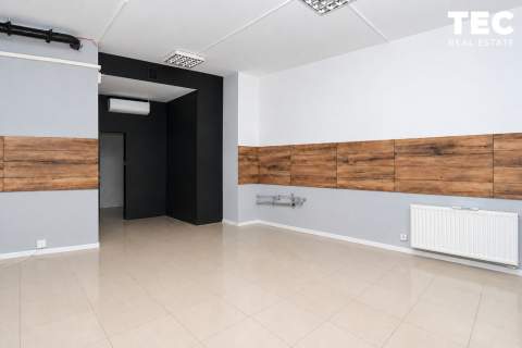 Lokal parterowy z witryną niedaleko Bonarki