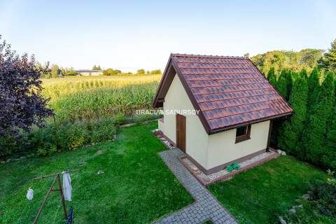 Dom w Centrum Kocmyrzowa, dwa wejścia, garaż