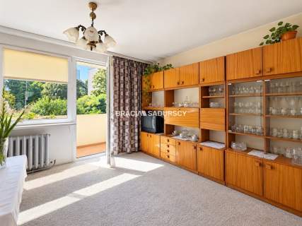 3 pokoje, 56 m , balkon, osobna kuchnia
