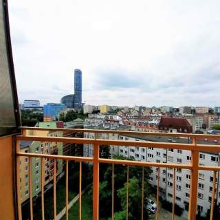 Kawalerka na sprzedaż 26 m2 balkon piwnicaSky Tower
