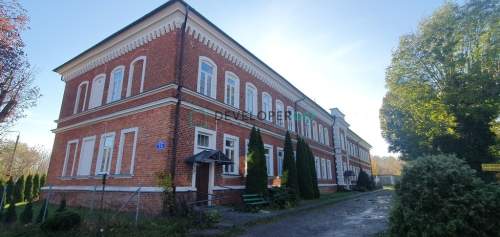 Dwa pokoje dla pasjonatów wysokich pomieszczeń i kamienic