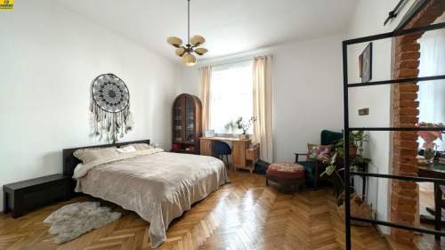 W sprzedaży komfortowe 2 pok. mieszkanie w kamienicy w centrum...