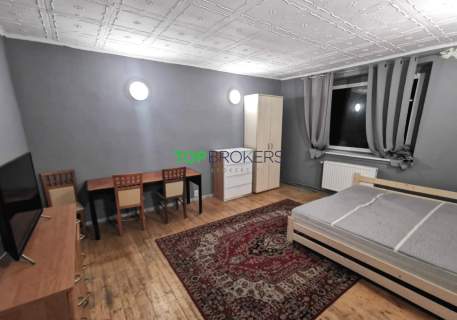 Wygodny dom dla pracowników lub na hostel, parking
