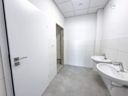 Budynek prod.-handl. z biurami 1240 m