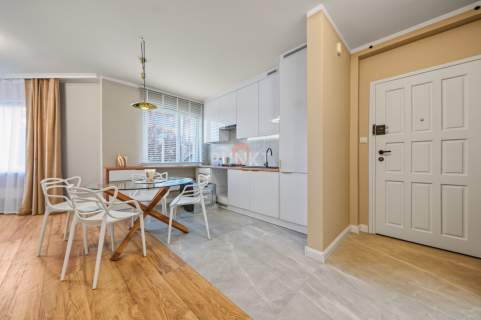 Trzy pokoje Po generalnym remoncie Balkon