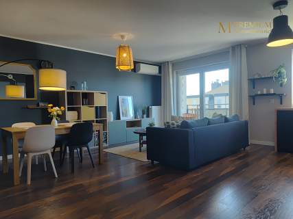 Salon z aneksem kuchennym balkon 2 miejsca postojowe