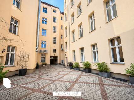 Przytulne mieszkanie z widokiem na Okrąglak