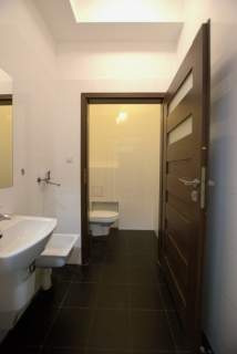 Lokal w nowoczesnym budynku w ścisłym centrum