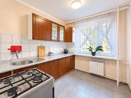 2 osobne pok, kuchnia, łazienka, balkon, piwnica