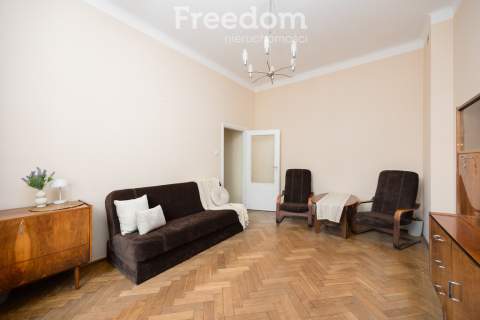2 pokoje, widok na Pałac Kultury, balkon, Metro