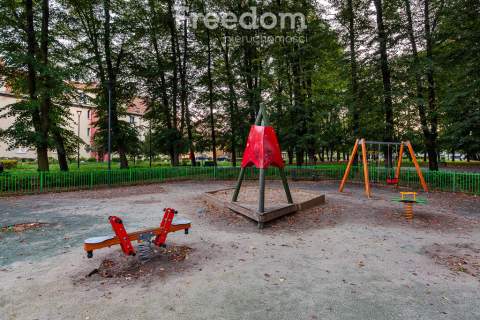 2 pok, oddzielna kuchnia, parking za szlabanem