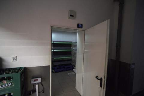 Budynek usługowo-handlowy, Trawniki centrum