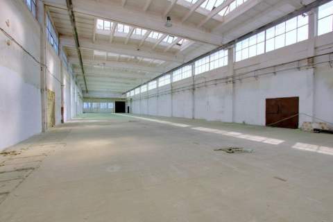 Hala z suwnicą 3t., pow. 1146m2, Kielce