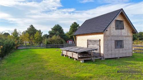 Domek nad jeziorem Wierzchowo.