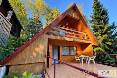 Drewniany dom z widokiem na Dunajec