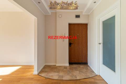 Dwa pokoje na Kabatach z oddzielną kuchnią