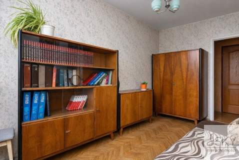 2 pokoje Komandorska przy UE do remontu