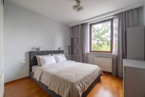 Nowoczesny apartament z garderobą w sercu Warszawy