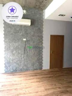 Elegancki lokal z witrynami, obok SOHO