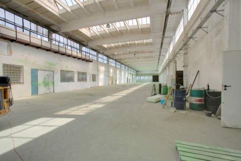 Hala z suwnicą 3t., pow. 1146m2, Kielce