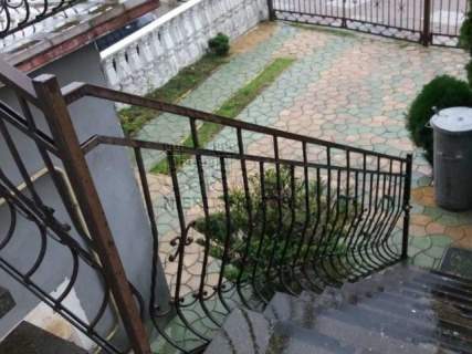 Zamieszkaj w domu nad morzem .