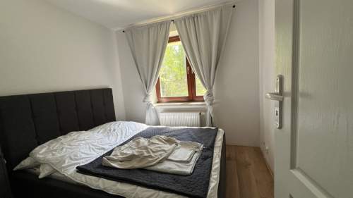 Dom z apartamentem przy jeziorze i lesie