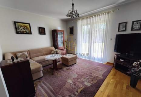 Bielany Wr. dom wolnostojący, 8 pokoi, garaż