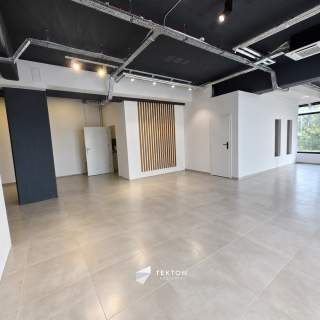 190M2 lokal do wynajęcia, parking, witryny