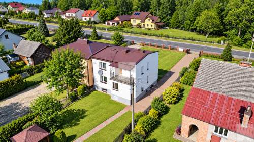 Przestronny dom typu kostka z garażem i tarasem
