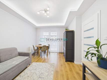 2 pokoje, oddzielna kuchnia, duży balkon i garaż