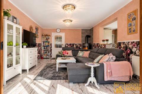 Przestronny dom z dużym ogrodem i garażem - Kotórz Mały