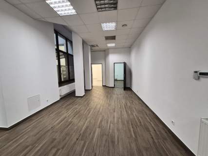 Lokal parterowy usługowo-handlowy 137 m do wynajęcia I Łódź Centr