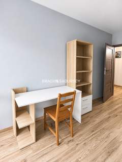 3-pok z balkonem garaż, Obozowa