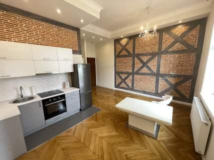 2 pokoje garderoba, 44,5 m2, odnowiona kamienica, Stradom / ul.