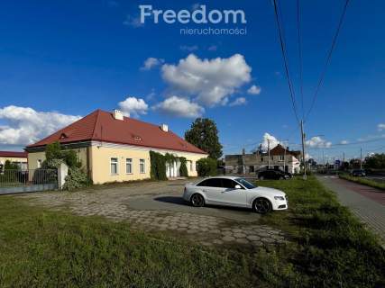 Kompleks usługowy 987 m Działka 3211 m Łęczyca