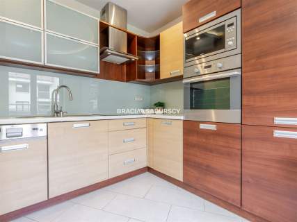 GUSTOWNE, ZADBANE 1-POKOJOWE Z DUŻYM BALKONEM