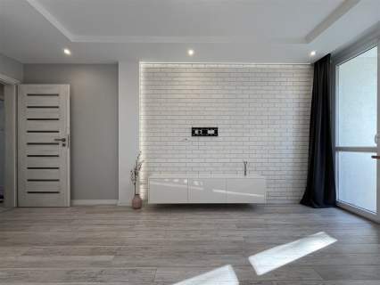 2 piętro ul. Starzyńskiego balkon dwustronne
